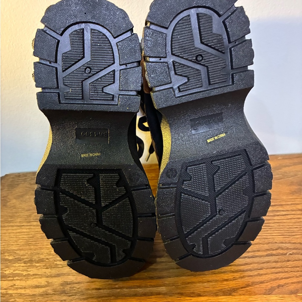 BAMBOO Elegant Black and Gold Footwear - Picture 10 of 11